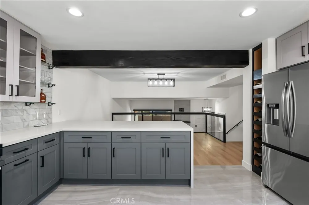 18417 Collins Street #D Tarzana, CA 91356