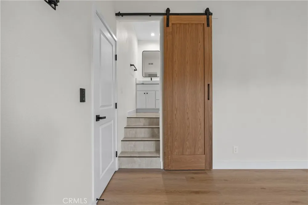 18417 Collins Street #D Tarzana, CA 91356