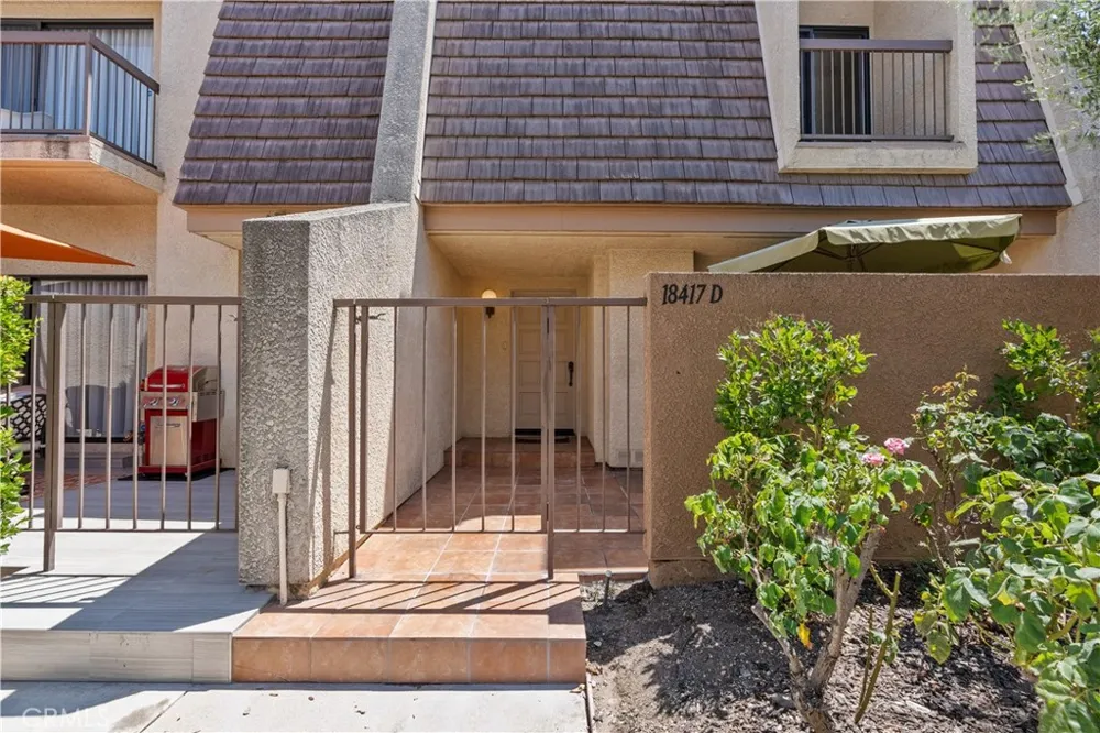 18417 Collins Street #D Tarzana, CA 91356