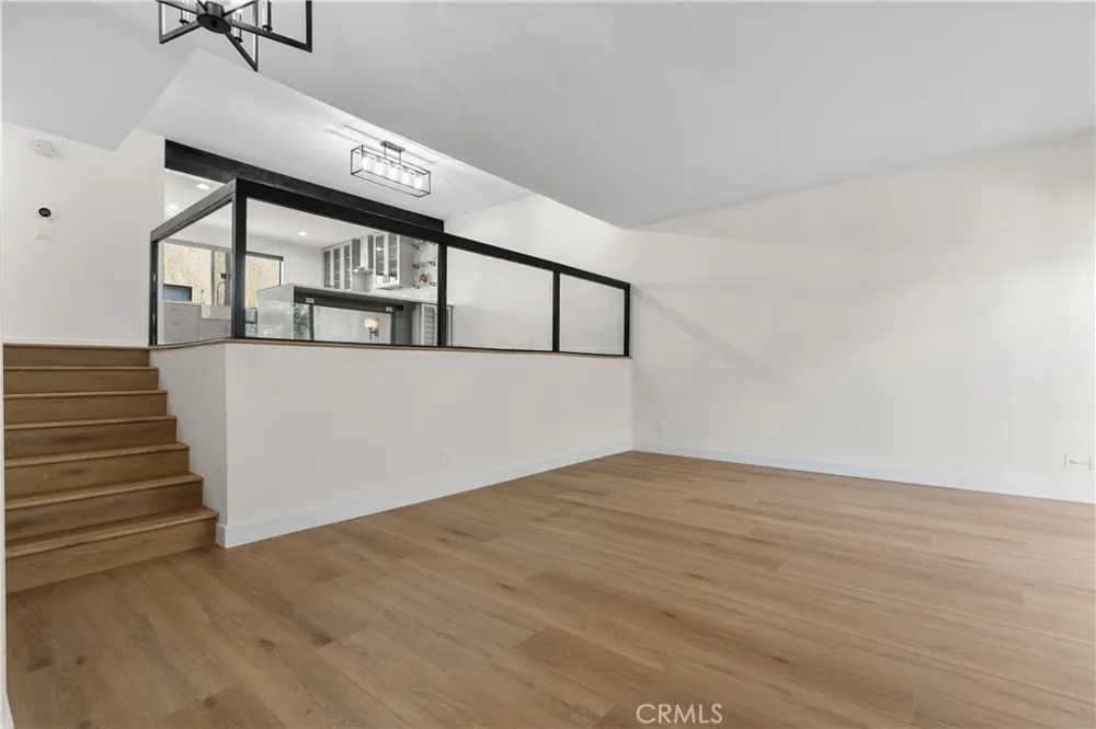 18417 Collins Street #D Tarzana, CA 91356