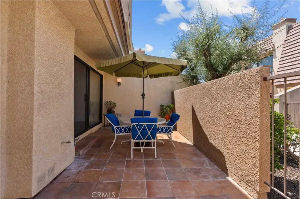 18417 Collins Street #D Tarzana, CA 91356