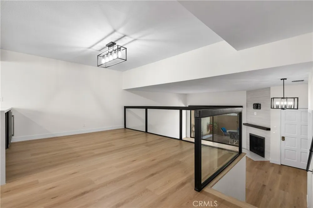 18417 Collins Street #D Tarzana, CA 91356