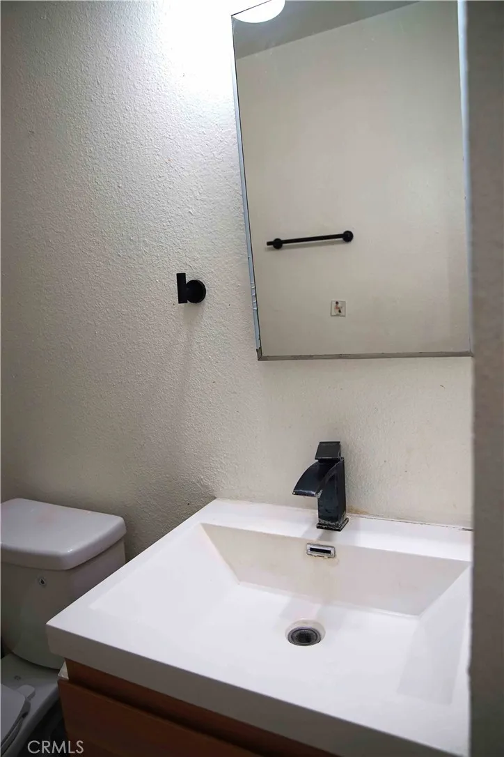 1021 W Bishop #212/I Santa Ana, CA 92703
