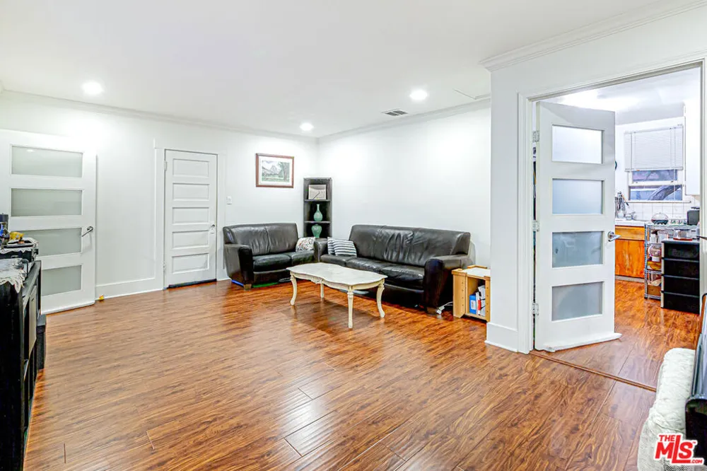 4738 New York Avenue La Crescenta, CA 91214