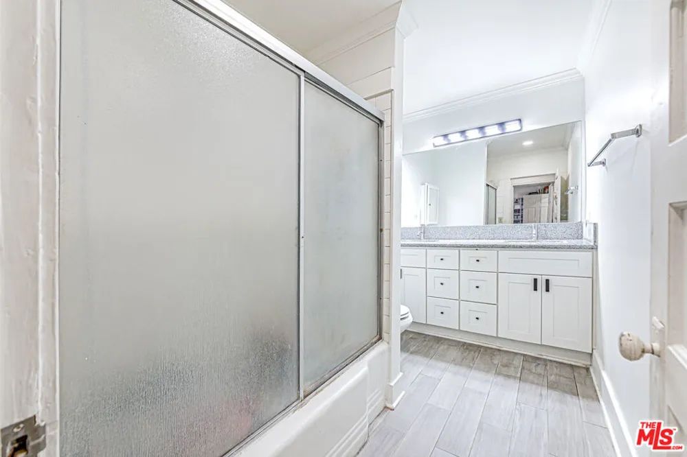 4738 New York Avenue La Crescenta, CA 91214
