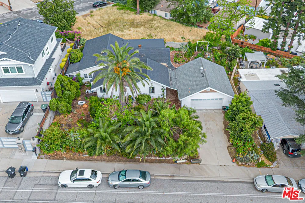 4738 New York Avenue La Crescenta, CA 91214