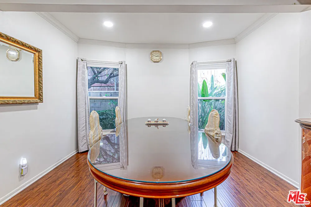 4738 New York Avenue La Crescenta, CA 91214