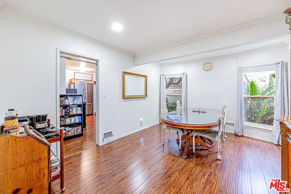 4738 New York Avenue La Crescenta, CA 91214