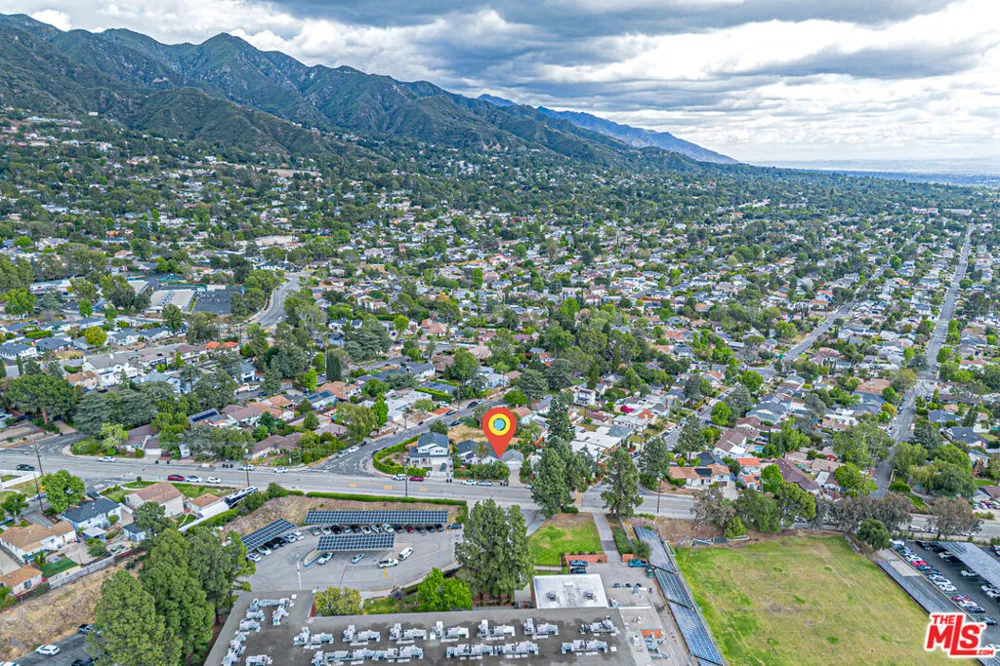 4738 New York Avenue La Crescenta, CA 91214
