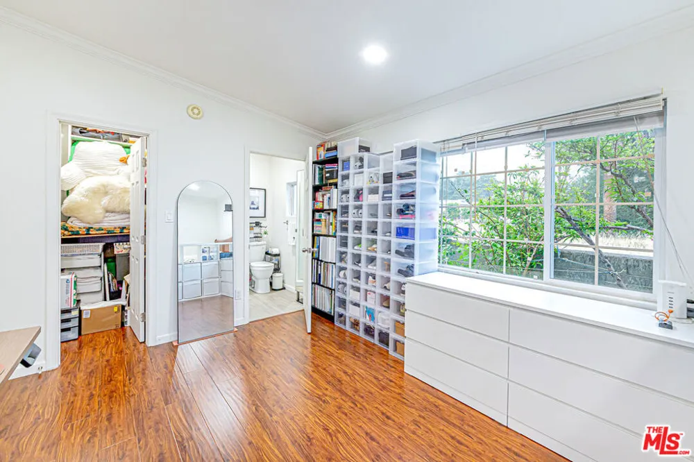 4738 New York Avenue La Crescenta, CA 91214