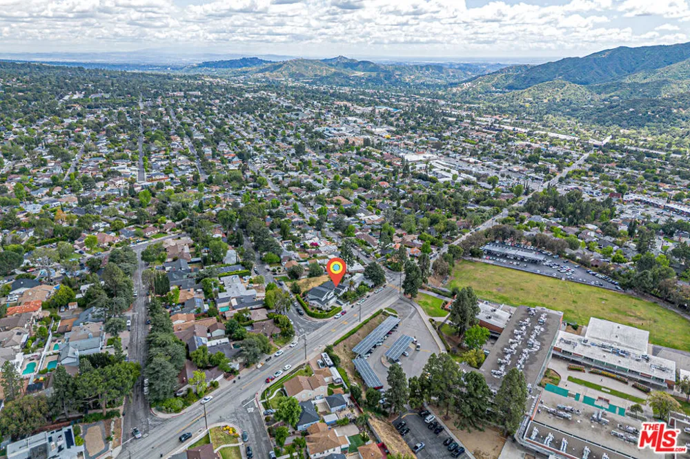 4738 New York Avenue La Crescenta, CA 91214