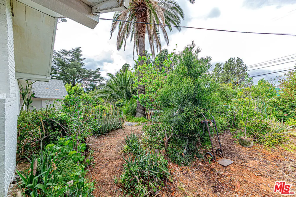 4738 New York Avenue La Crescenta, CA 91214