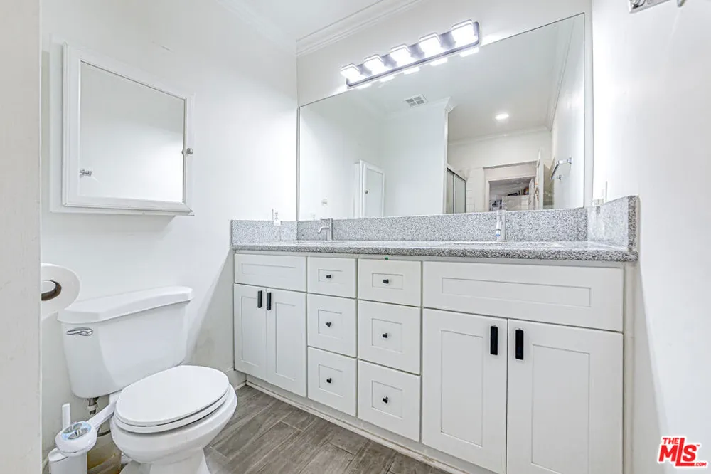 4738 New York Avenue La Crescenta, CA 91214
