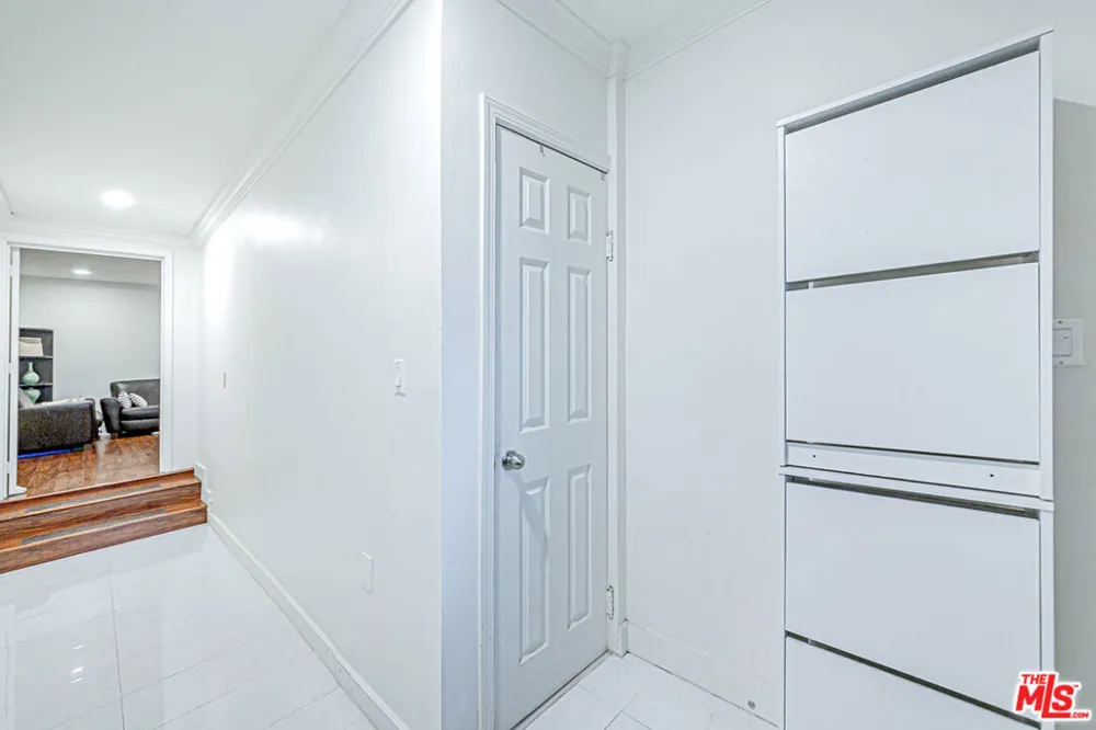 4738 New York Avenue La Crescenta, CA 91214
