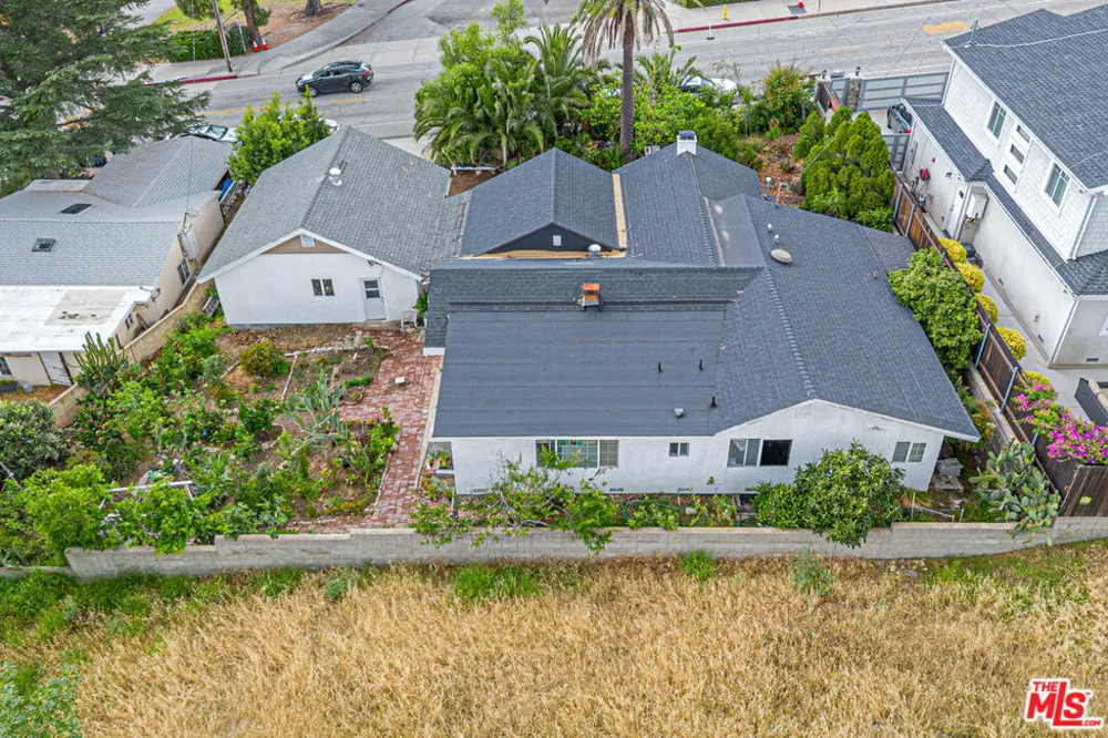 4738 New York Avenue La Crescenta, CA 91214