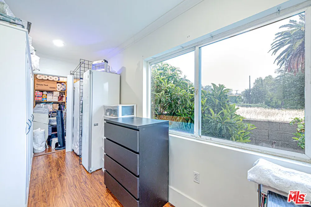 4738 New York Avenue La Crescenta, CA 91214