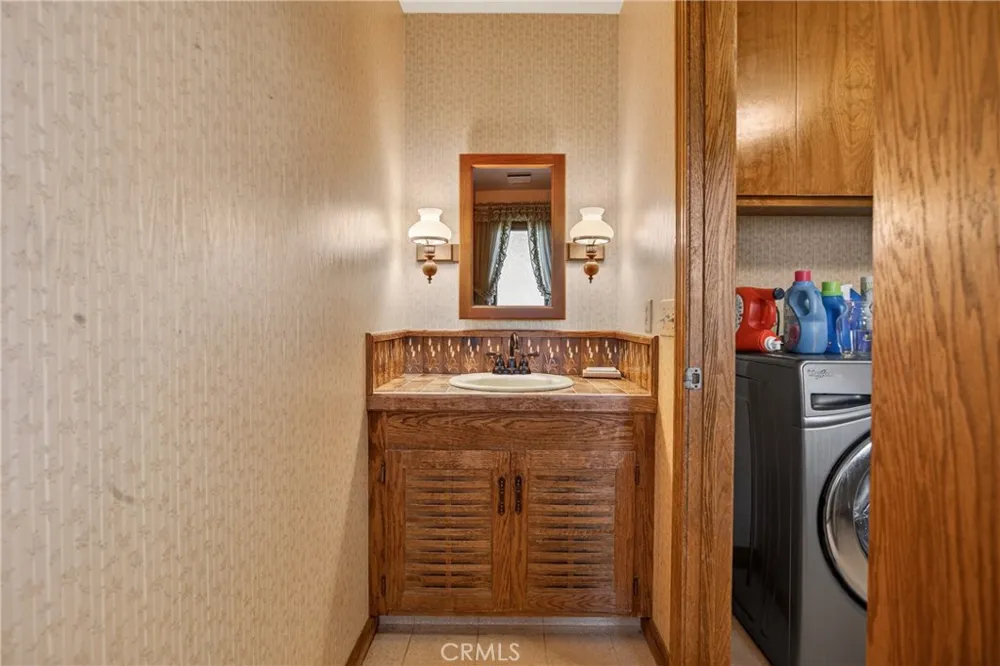 8266 Peninsula Kelseyville, CA 95451
