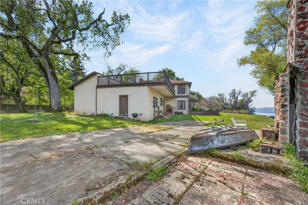 8266 Peninsula Kelseyville, CA 95451