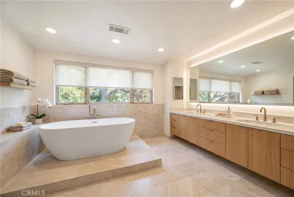 8266 Peninsula Kelseyville, CA 95451