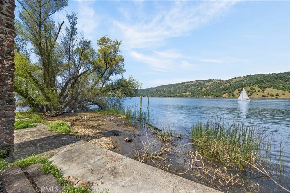 8266 Peninsula Kelseyville, CA 95451