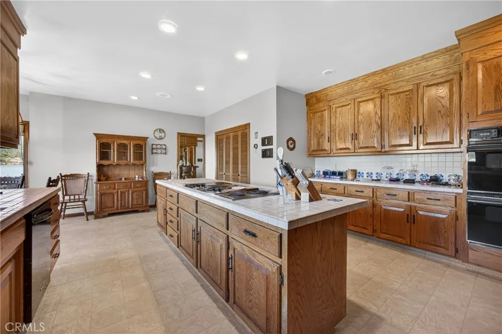 8266 Peninsula Kelseyville, CA 95451