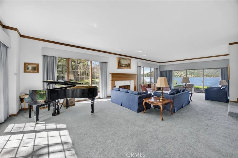 8266 Peninsula Kelseyville, CA 95451