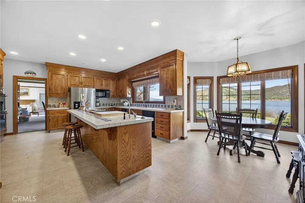 8266 Peninsula Kelseyville, CA 95451