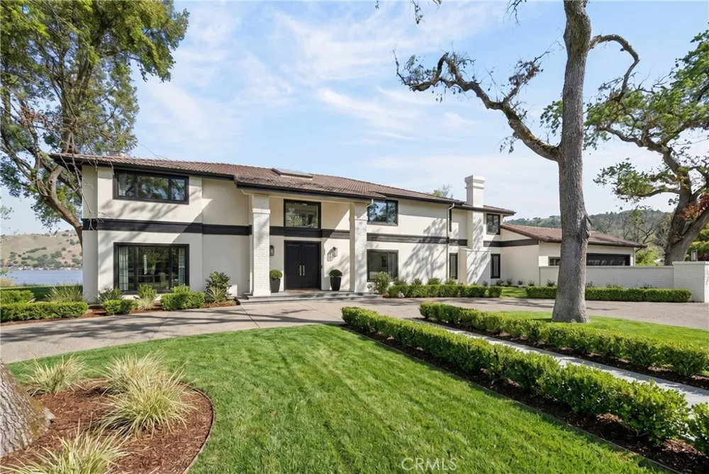8266 Peninsula Kelseyville, CA 95451