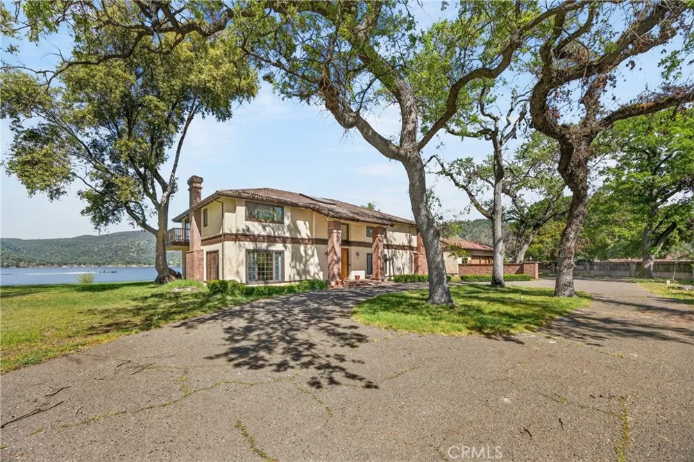 8266 Peninsula Kelseyville, CA 95451