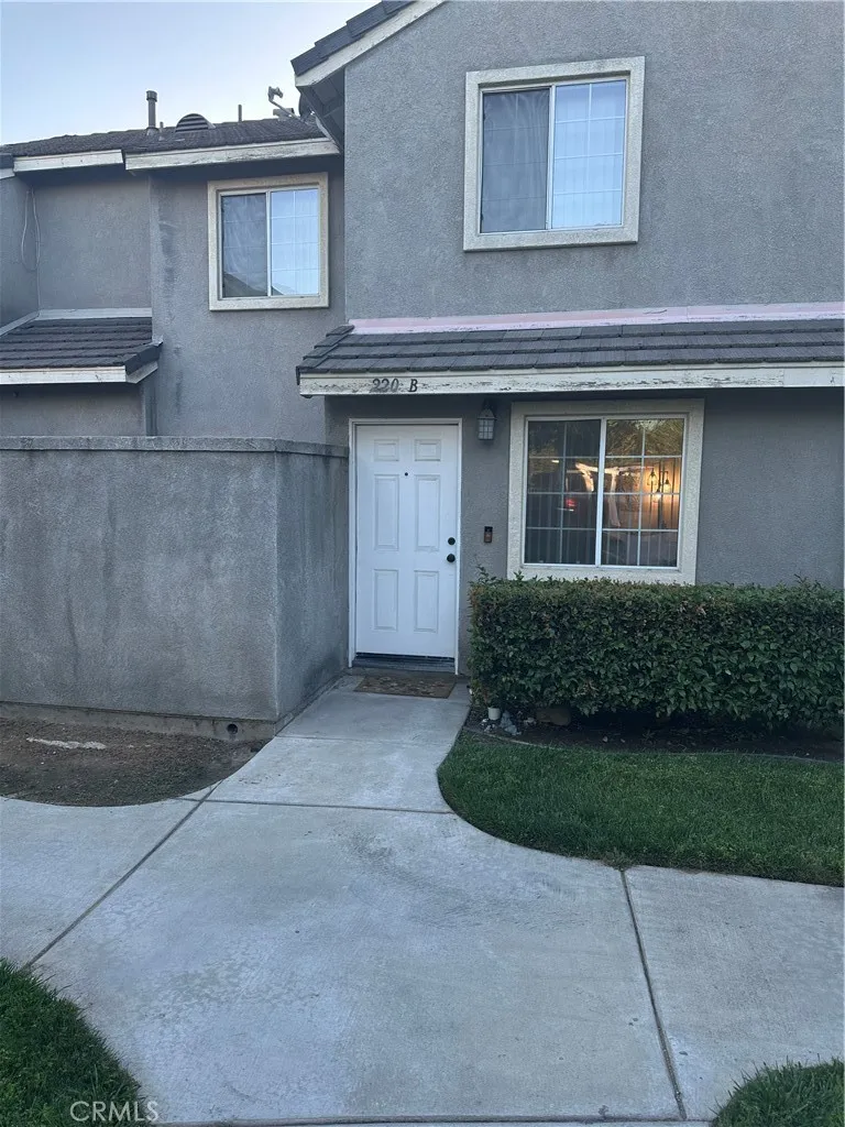 220 W Walnut #B Rialto, CA 92376