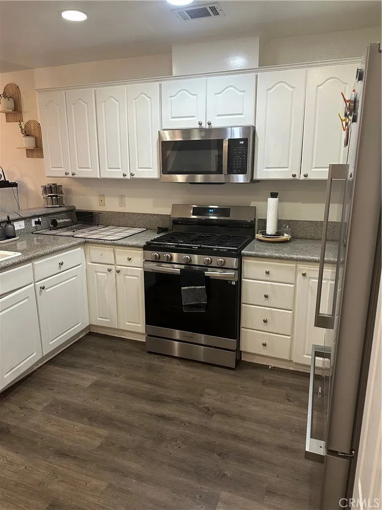 220 W Walnut #B Rialto, CA 92376