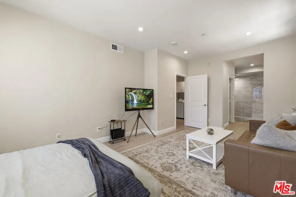 7100 Playa Vista Drive #407 Playa Vista, CA 90094