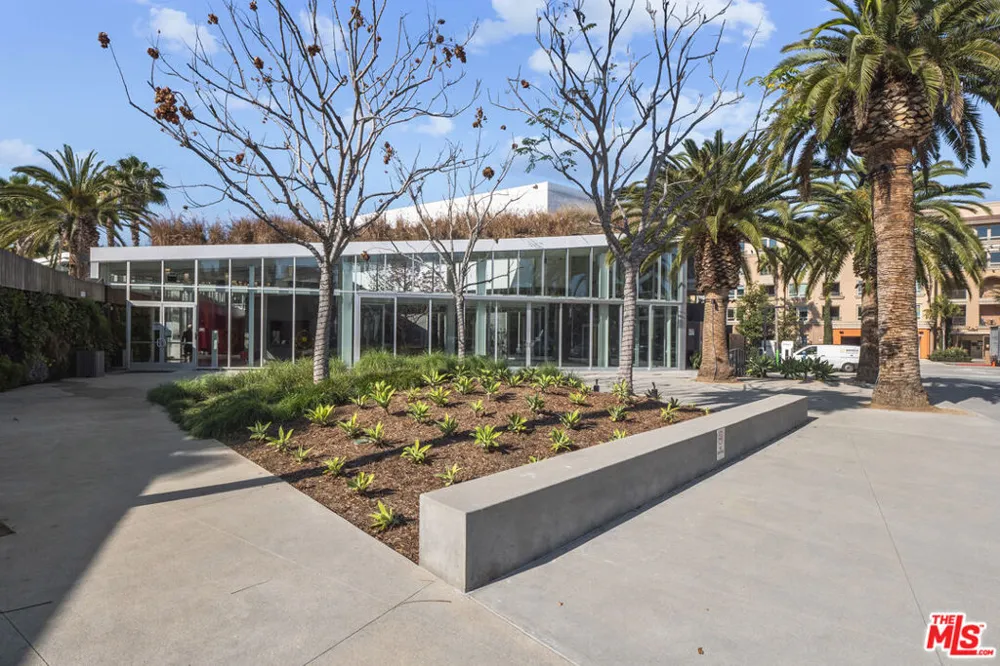 7100 Playa Vista Drive #407 Playa Vista, CA 90094