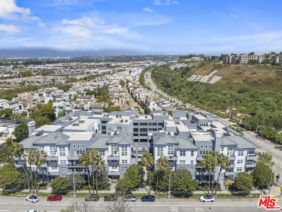 7100 Playa Vista Drive #407 Playa Vista, CA 90094