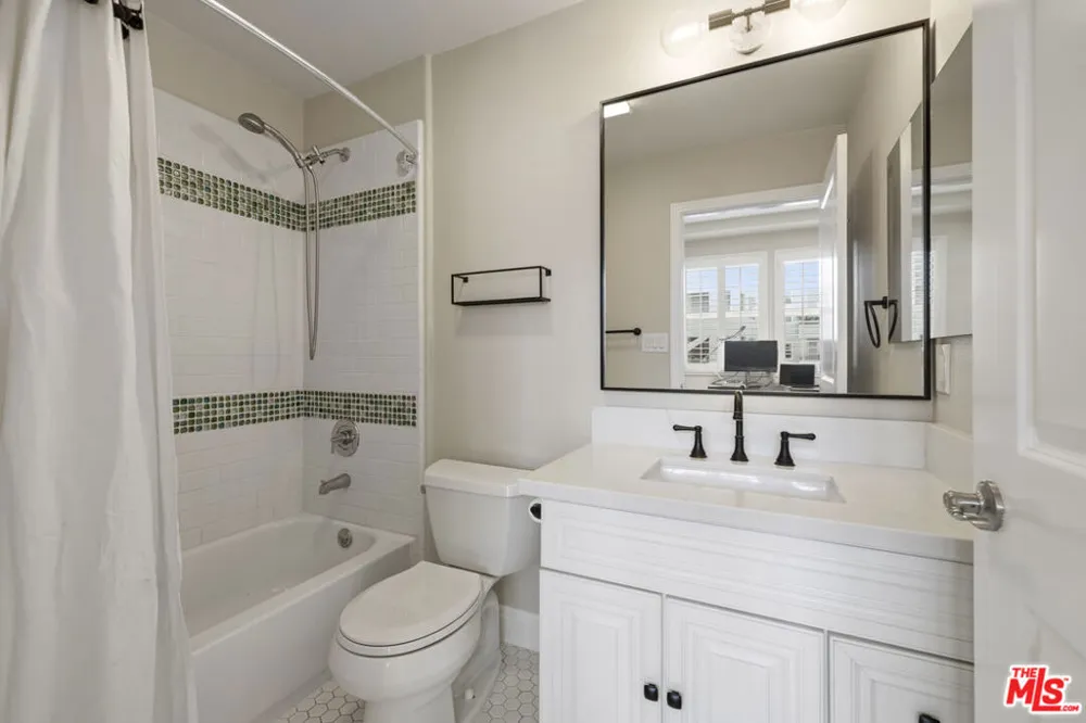 7100 Playa Vista Drive #407 Playa Vista, CA 90094