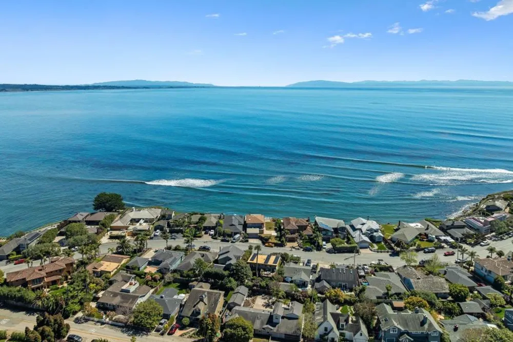 4360 Opal Cliff Drive Santa Cruz, CA 95062