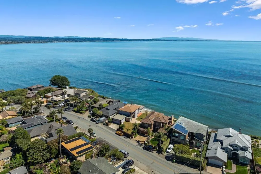 4360 Opal Cliff Drive Santa Cruz, CA 95062