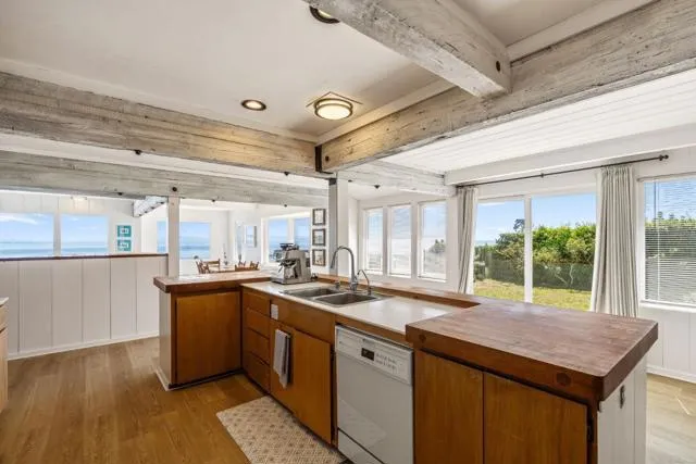 4360 Opal Cliff Drive Santa Cruz, CA 95062