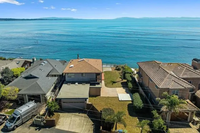 4360 Opal Cliff Drive Santa Cruz, CA 95062