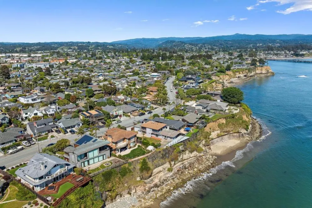 4360 Opal Cliff Drive Santa Cruz, CA 95062