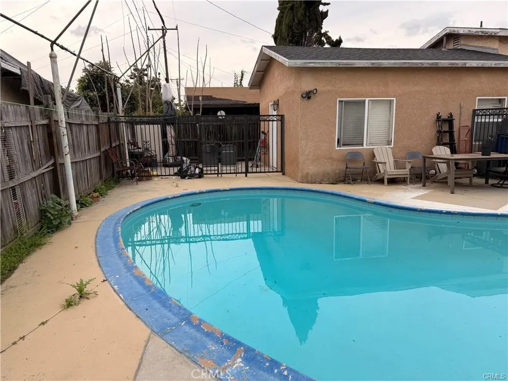 3146 Cudahy Huntington Park, CA 90255