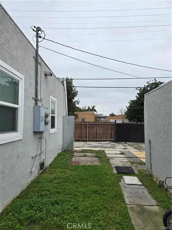 1714 E San Marcus Compton, CA 90221
