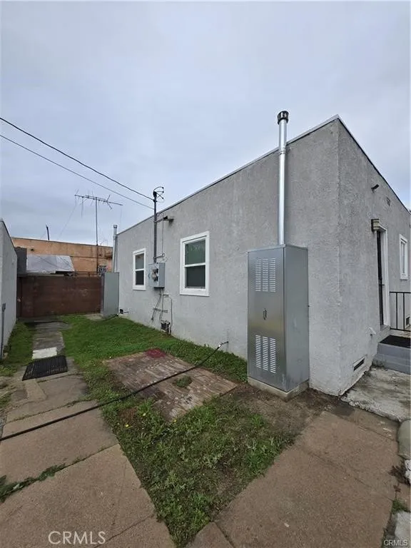 1714 E San Marcus Compton, CA 90221