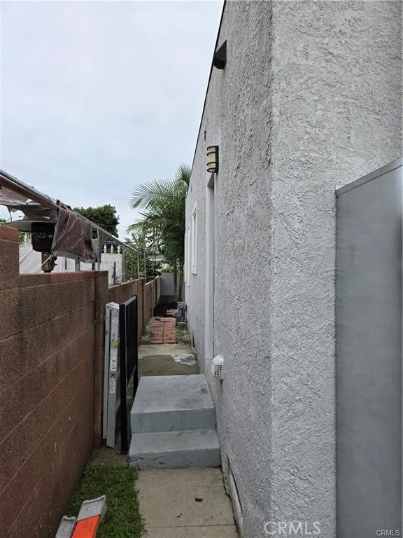 1714 E San Marcus Compton, CA 90221
