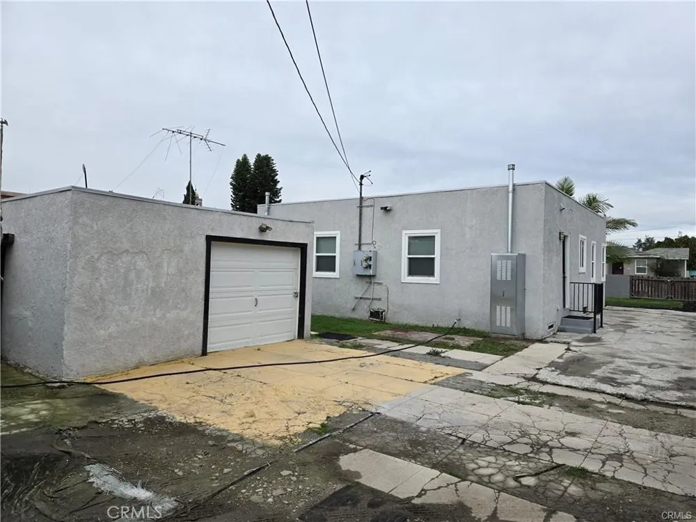 1714 E San Marcus Compton, CA 90221