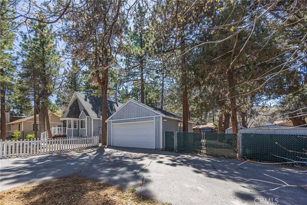 364 Leonard Sugarloaf, CA 92386