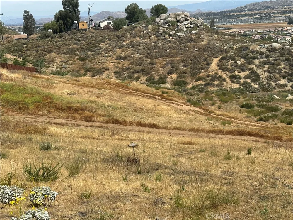 Vine Menifee, CA 92585