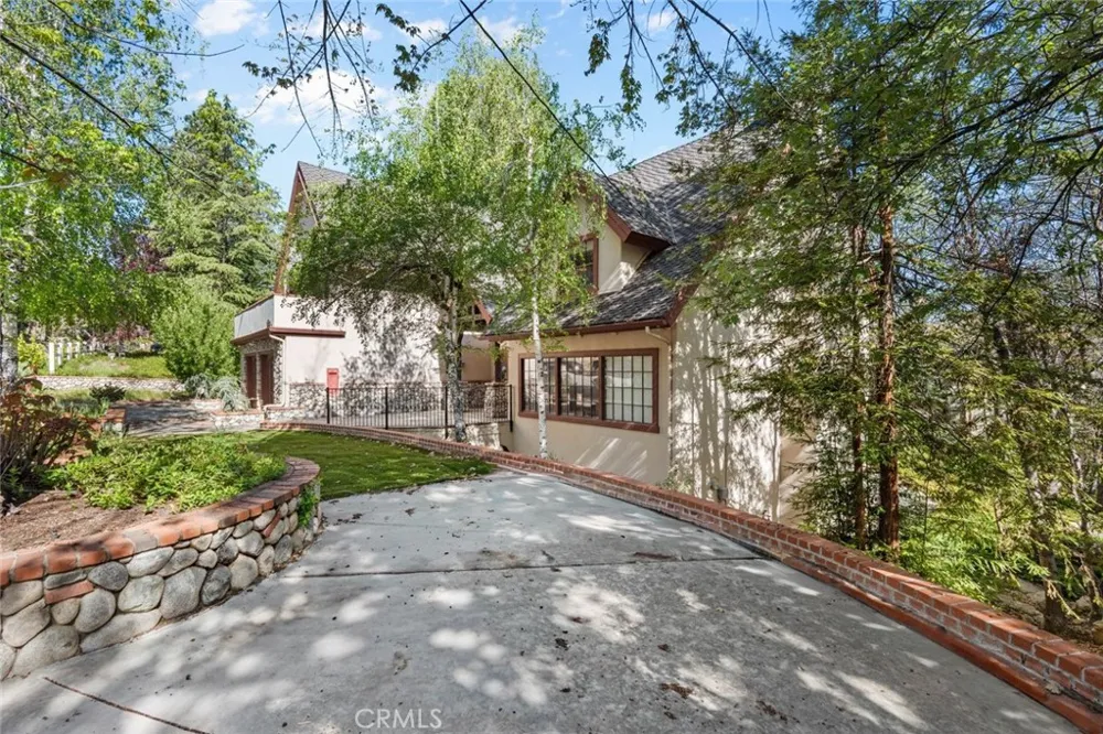 887 Talisman Lake Arrowhead, CA 92352