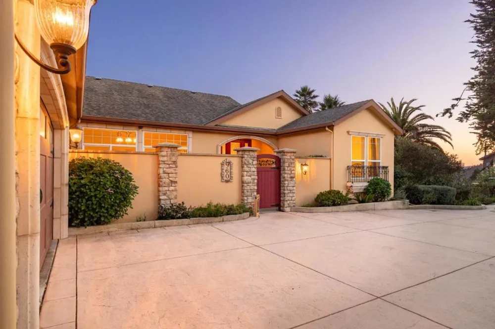 960 Smith Road Watsonville, CA 95076