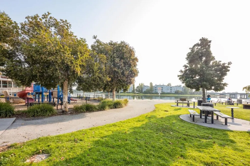 2425 S Norfolk Street #204 San Mateo, CA 94403